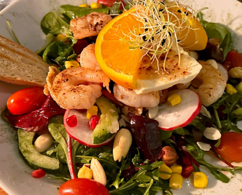 Garnelen-Salat-mit-Feta,-Orange-und-Nüssen