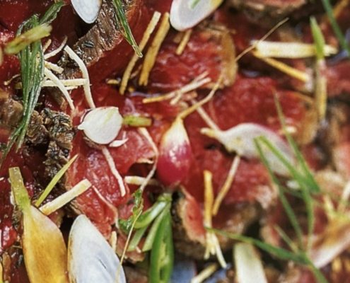 rindfleisch-carpaccio-mit-ingwer-chilis-radieschen-und-sojasauce-1