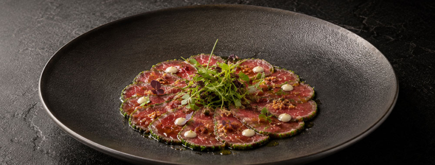 Rindfleisch-Carpaccio-mit-Kräuterkruste