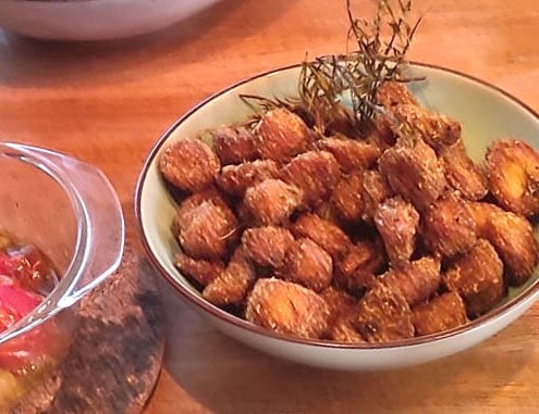 Roestkartoffeln-mit-confiertem-Knoblauch-und-Harissa