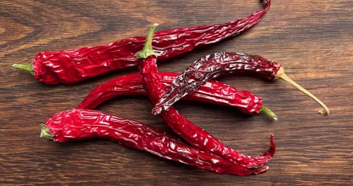 Tomaten-Melonen-Kaltschale mit Parmaschinken-Chips