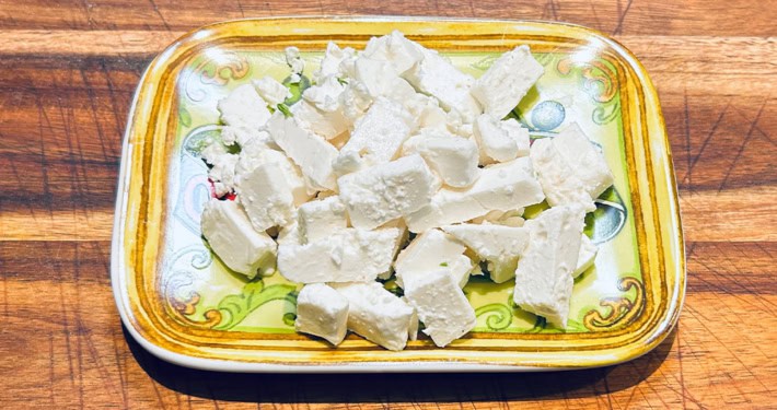feta-gebröselt
