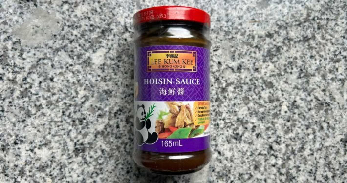 Achtung: Hoisin nie scharf anbraten, da sie durch den hohen Zuckergehalt schnell anbrennt!